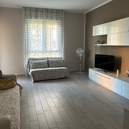 Appartamento Veronica, Per Lavoro E Relax Corsico Exteriör bild